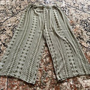 Women’s flowy pants sage color green size L/XL